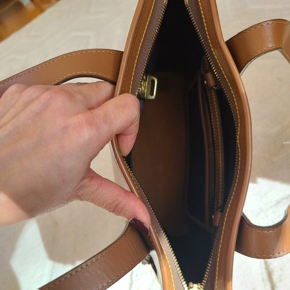Dooney and Bourke Genuine Leather Tan Shoulder Bag - Picture 12 of 13